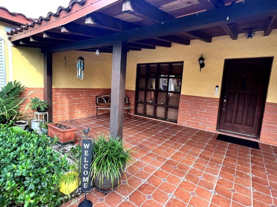 Casa de hóspedes Adorable 2-bedroom House With Free Parking